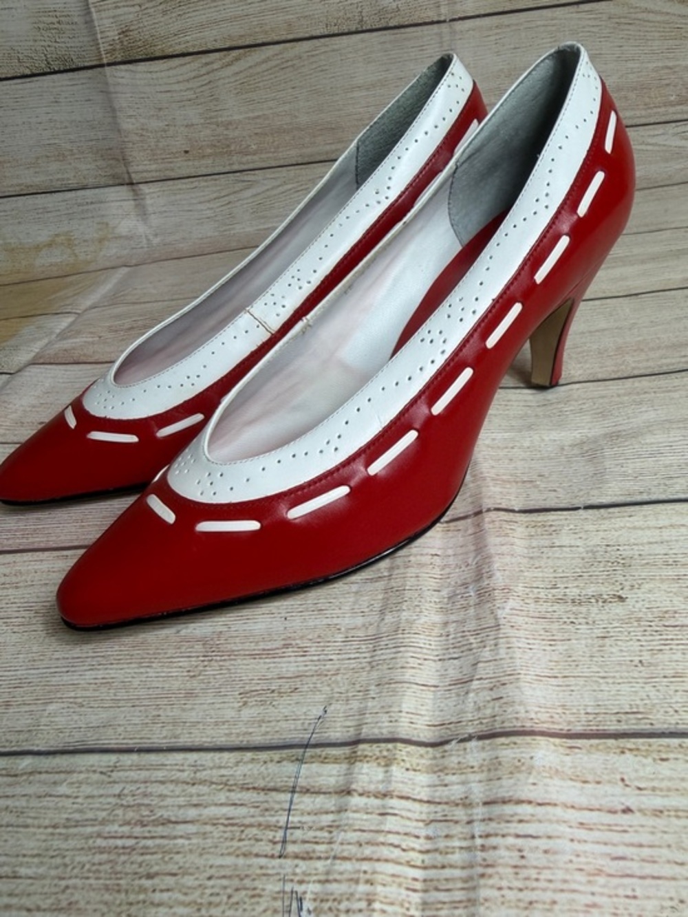 Vintage Carriage court red pin up spectator leather heels. 8